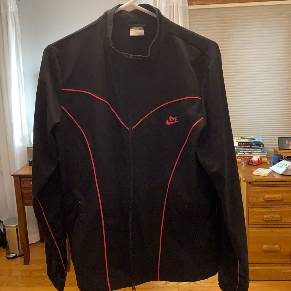 Large Nike Women’s Lightweight jacket